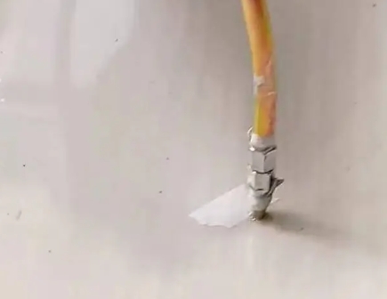 滨海瓷砖空鼓维修公司专业解答在瓷砖铺贴过程中，如果使用的砂料过粗（如全部使用了粗砂），可能会导致以下问题